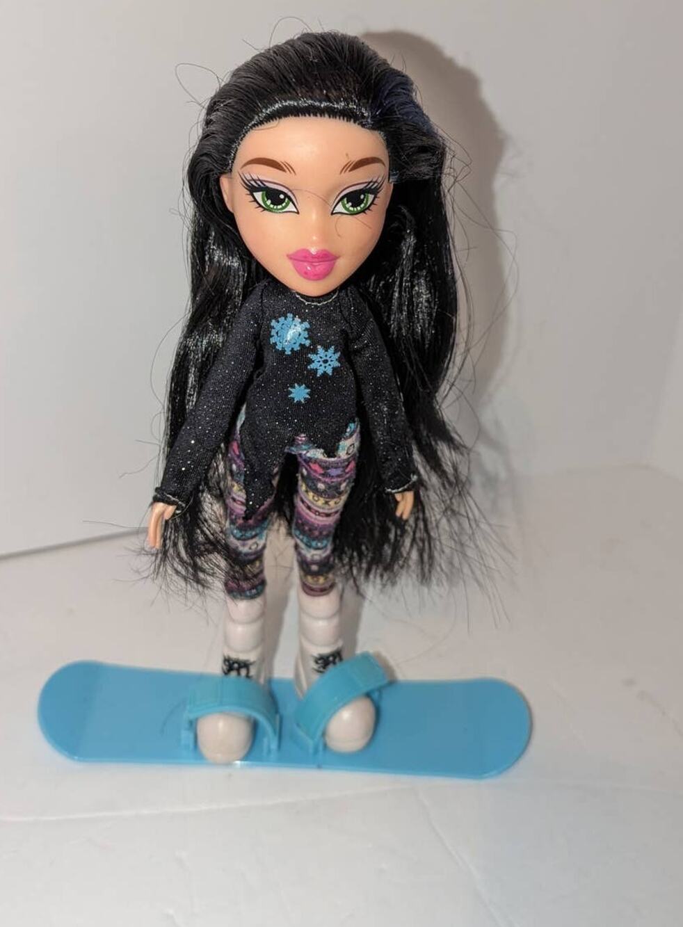 2015 Bratz Snowkissed Jade Collectible Doll Snowboard MGA Original Outfit